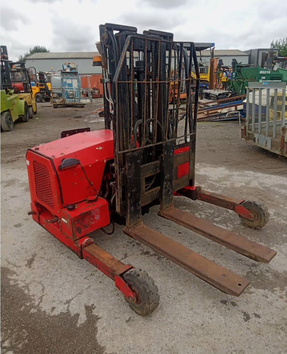 **SPECIAL CLEARANCE** MOFFETT MOUNTY M1501 FORKLIFT