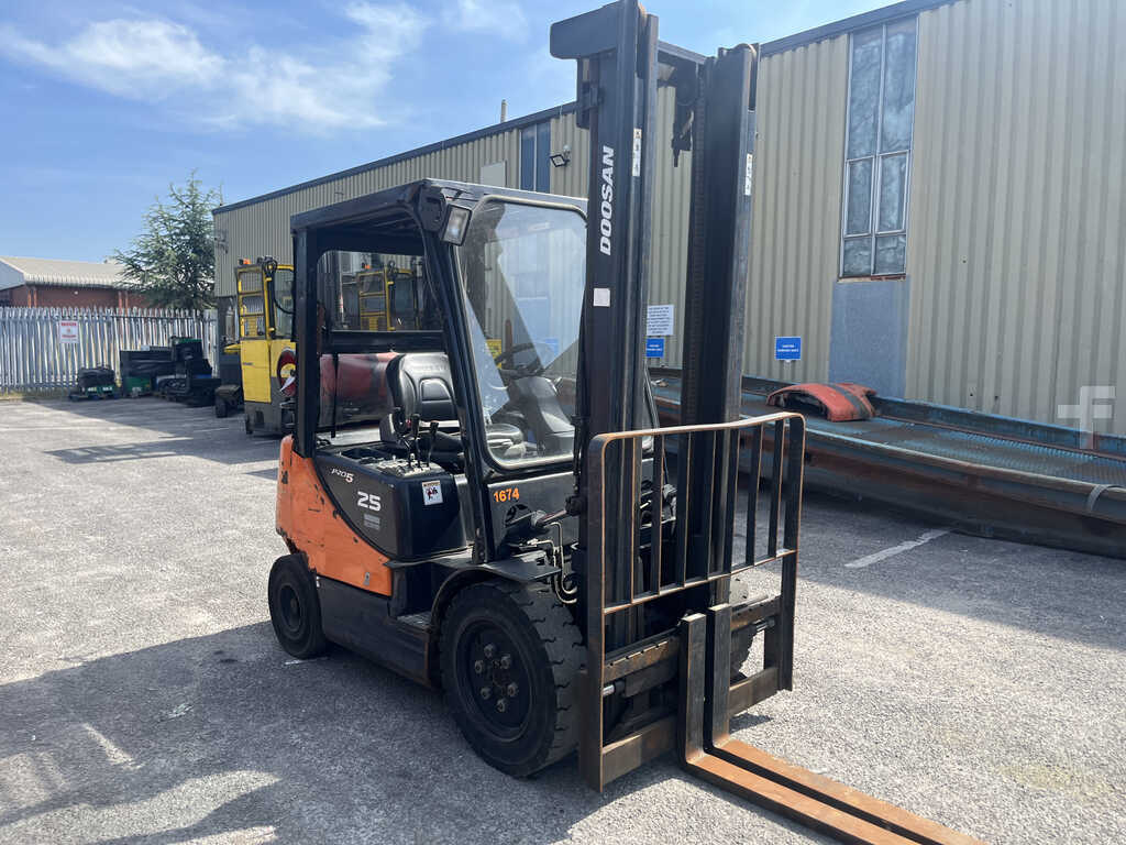 2011 DOOSAN LPG FORKLIFT G25E-5