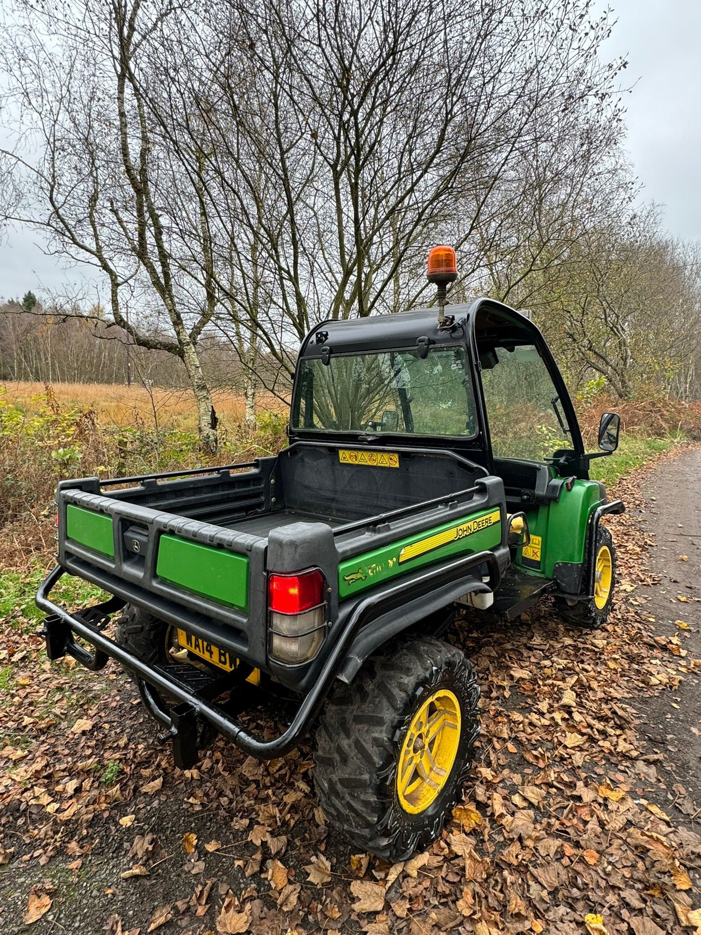 THIS 2014 JOHN DE2014 JOHN DEERE GATOR 855D