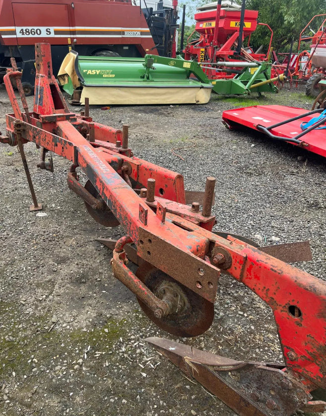 MASSEY FERGUSON 160 3-FURROW PLOUGH