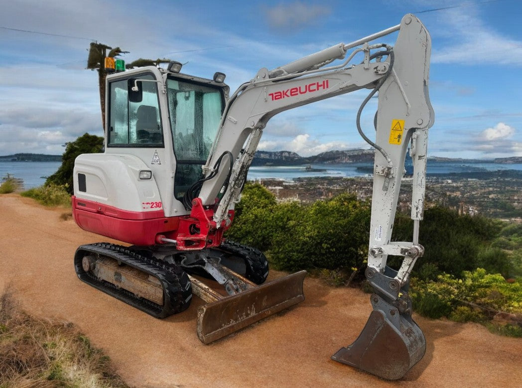 2018 TAKEUCHI TB230 2.8 TONNE EXCAVATOR