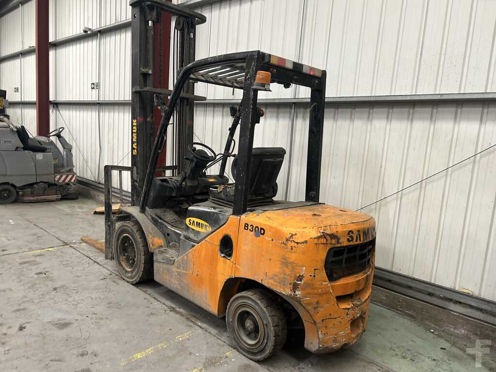 SAMUK B30D DIESEL FORKLIFT - 2012 MODEL