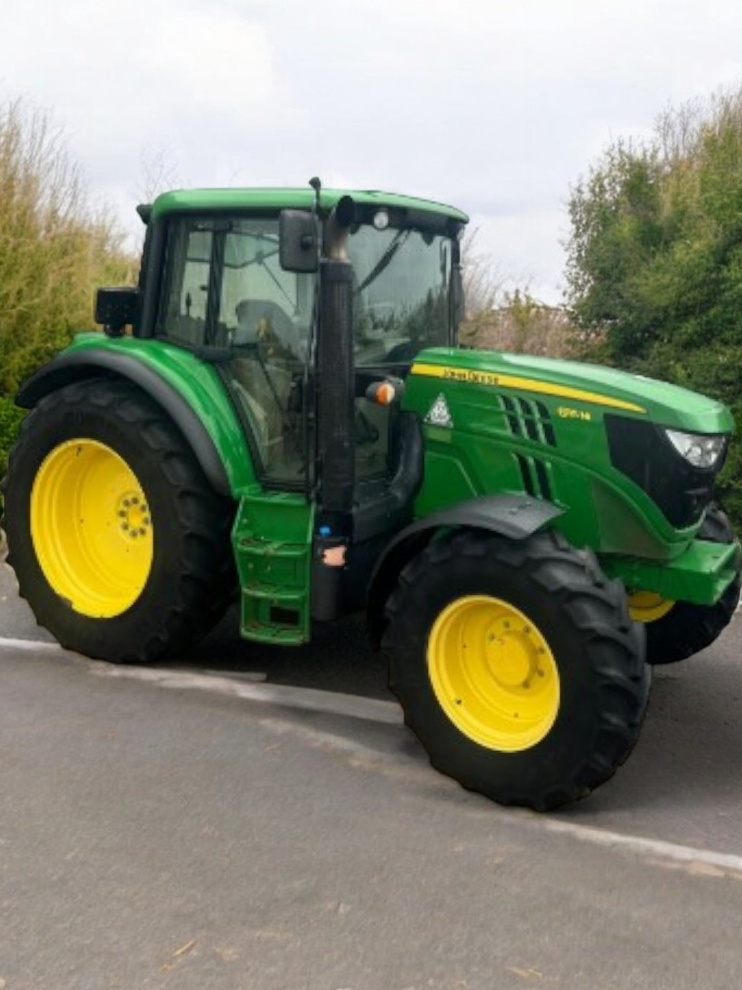 JOHN DEERE 6115M TRACTOR (2014)