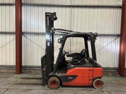 **(INCLUDES CHARGER)** LINDE ELECTRIC 4-WHEEL FORKLIFT – MODEL E20PL-02