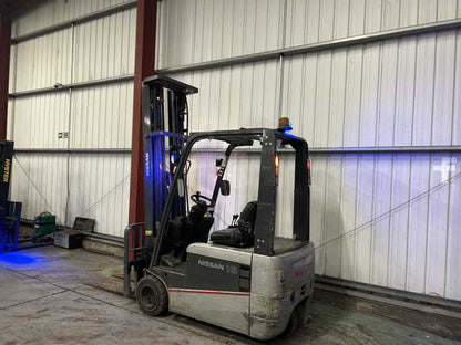 **(INCLUDES CHARGER)** 2013 NISSAN AG1N1L18Q ELECTRIC 3-WHEEL FORKLIFT – 1,800 KG CAPACITY