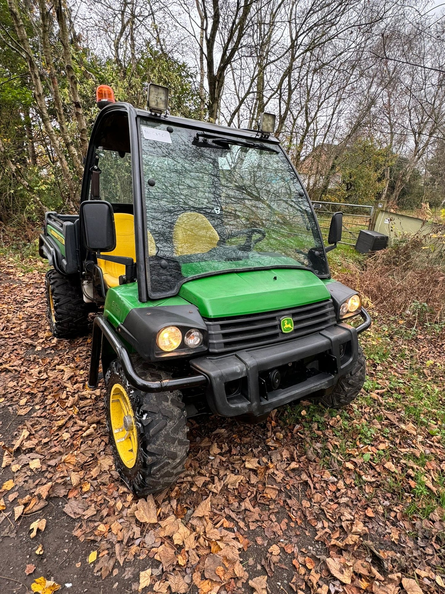 THIS 2014 JOHN DE2014 JOHN DEERE GATOR 855D