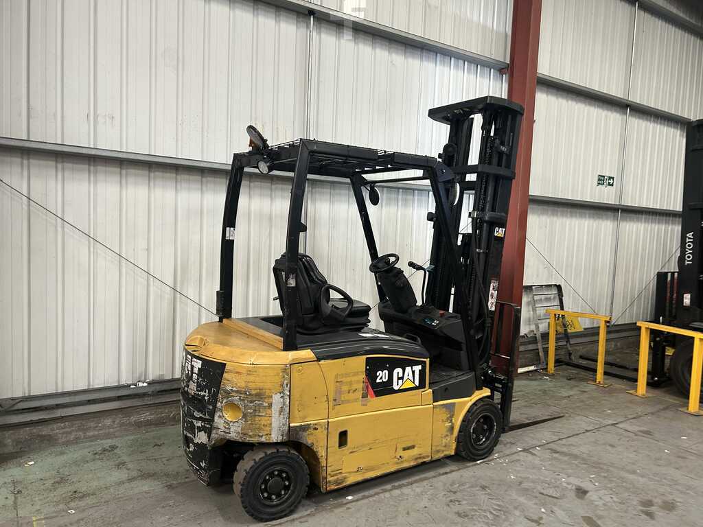 **(INCLUDES CHARGER)** 2017 CAT EP20PN 4-WHEEL ELECTRIC FORKLIFT – 2,000KG CAPACITY