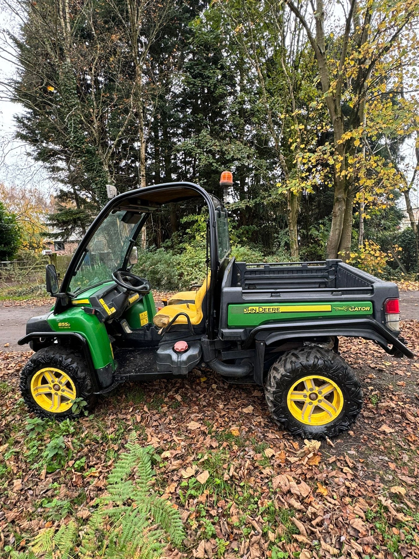 THIS 2014 JOHN DE2014 JOHN DEERE GATOR 855D