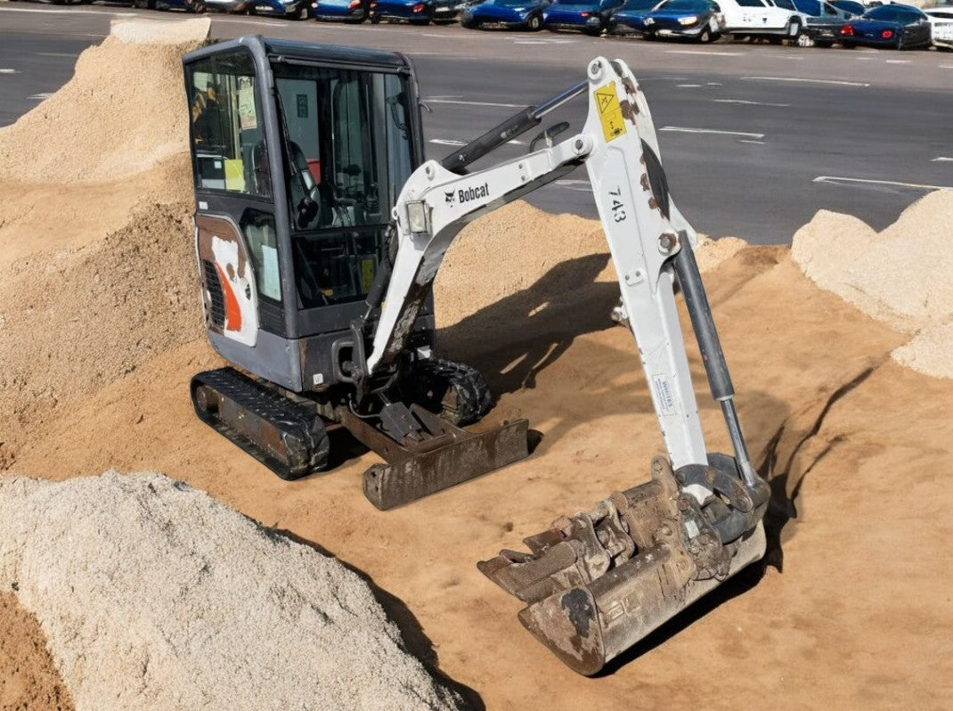 2017 BOBCAT E19 MINI EXCAVATOR WEIGHT: 1,885 KG