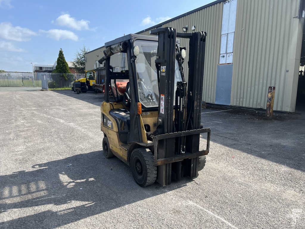 CAT LIFT TRUCKS GP18NT LPG FORKLIFT - 2014 MODEL