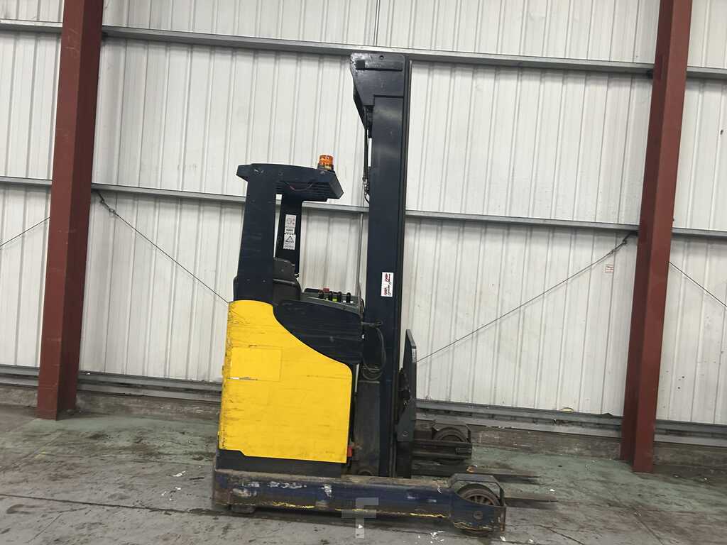 **(INCLUDES CHARGER)** 1998 KOMATSU FB14 REACH TRUCK – 1,400KG CAPACITY