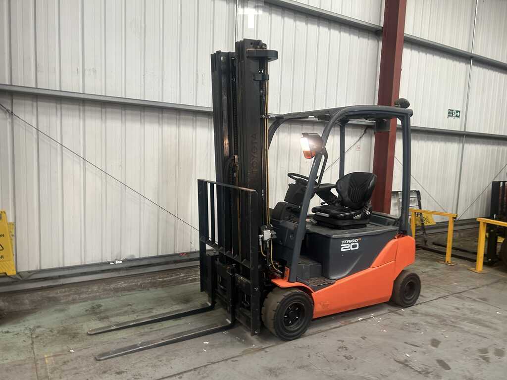 **(INCLUDES CHARGER)** 2013 TOYOTA 8FBMT20 4-WHEEL ELECTRIC FORKLIFT – 2,000KG CAPACITY