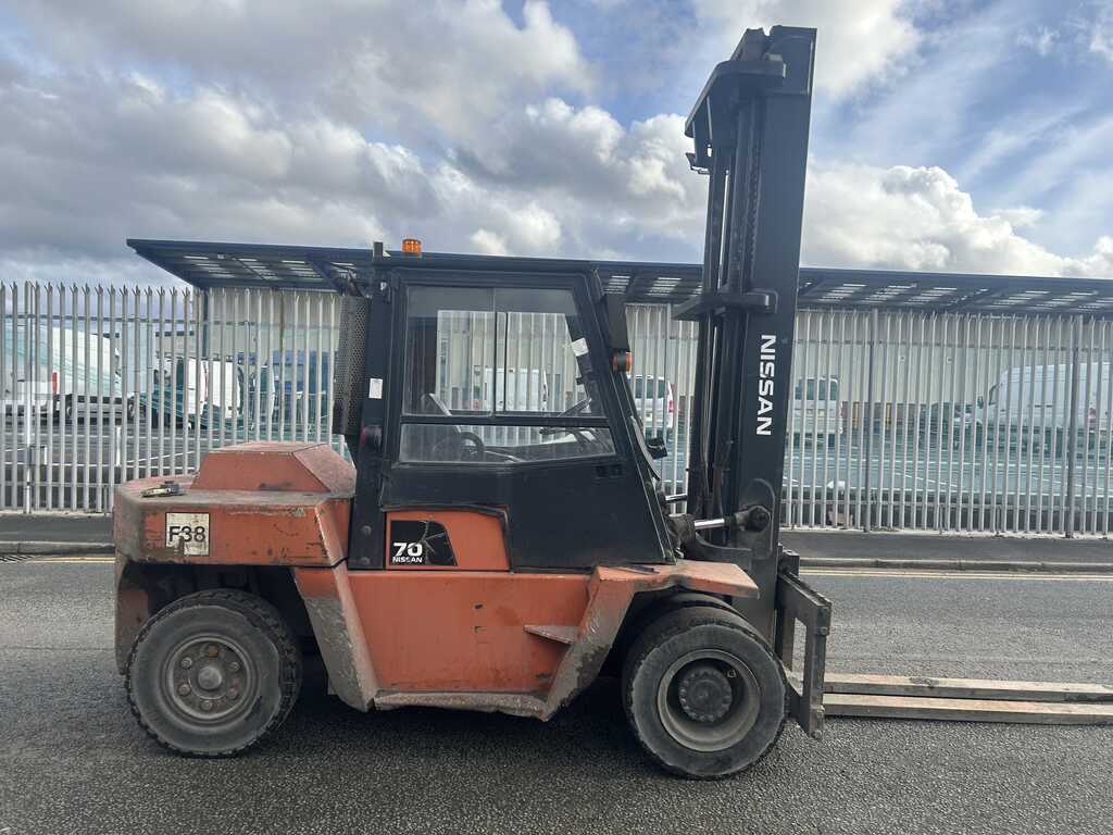 2007 NISSAN ZWF05H70U DIESEL FORKLIFT – 7,000 KG CAPACITY