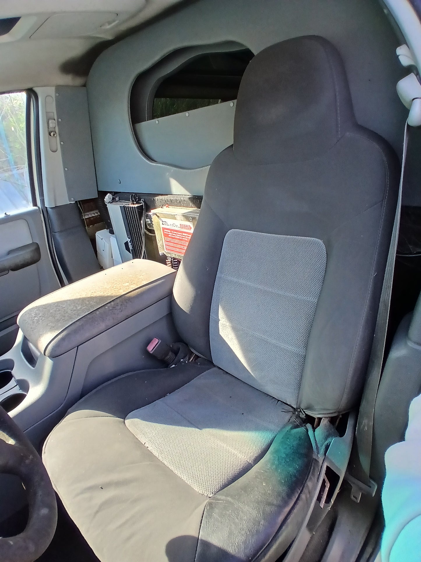 2004 FORD 9 SEATER STRETECHED LIMOUSINE - GAS BI-FUEL - 2 PREVIOUS KEEPERS - NO VAT ON HAMMER