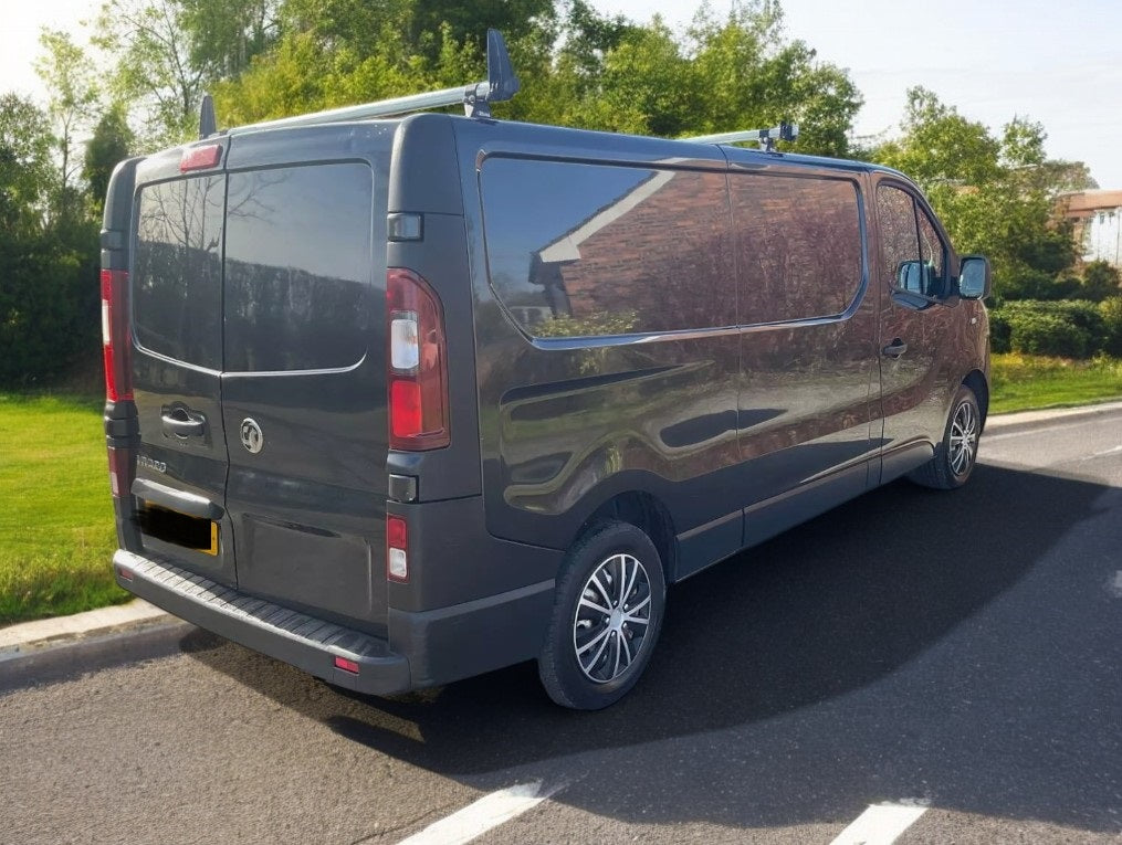 2015 VAUXHALL VIVARO 2900 1.6 CDTI 115PS LWB VAN – METALLIC BLACK >>--NO VAT ON HAMMER--<<