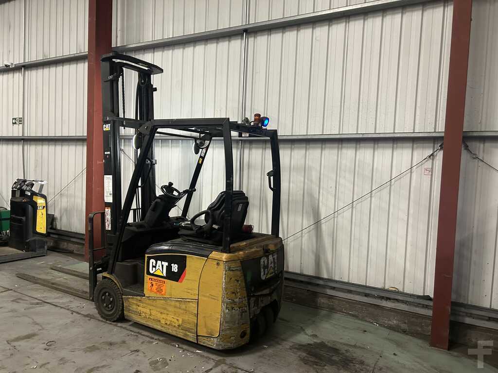 **(INCLUDES CHARGER)** 2017 CAT EP18CPNT ELECTRIC 3-WHEEL FORKLIFT