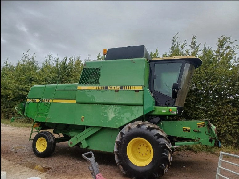 JOHN DEERE 1085 COMBINE HARVESTER