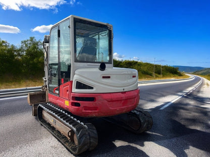 2017 TAKEUCHI TB260 6-TONNE EXCAVATOR