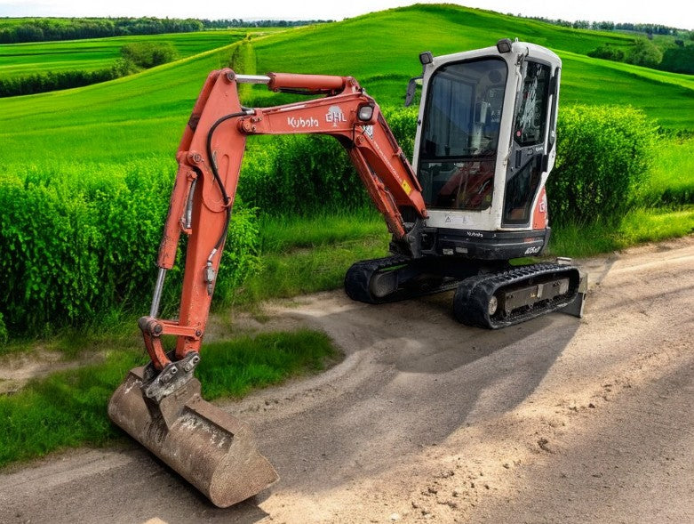 KUBOTA U25-3 MINI EXCAVATOR (2011) – 2.5T