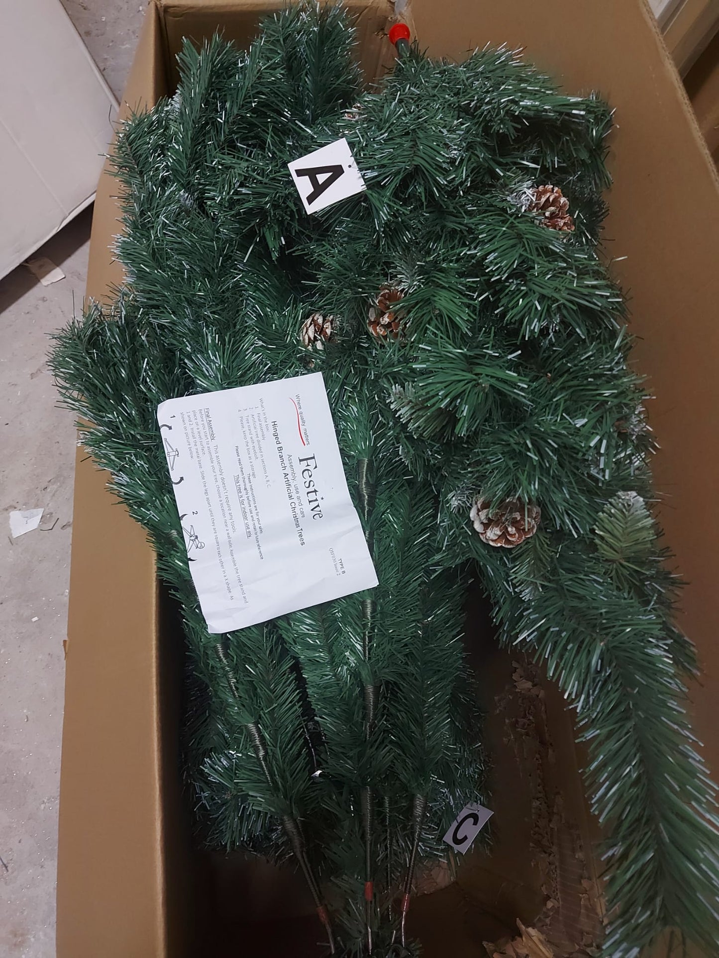 7FT CHRISTMAS TREEN GREEN WITH WHITE TIP AND PINE CONE NEW BOX