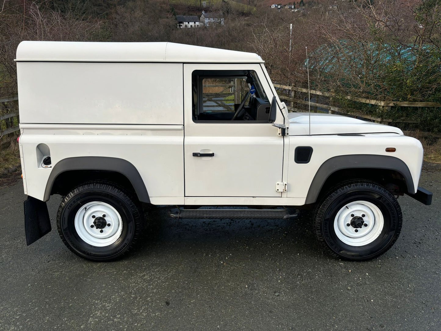 2009 LAND ROVER DEFENDER 90 HARD TOP – 56,000 MILES – DIRECT FROM NHS