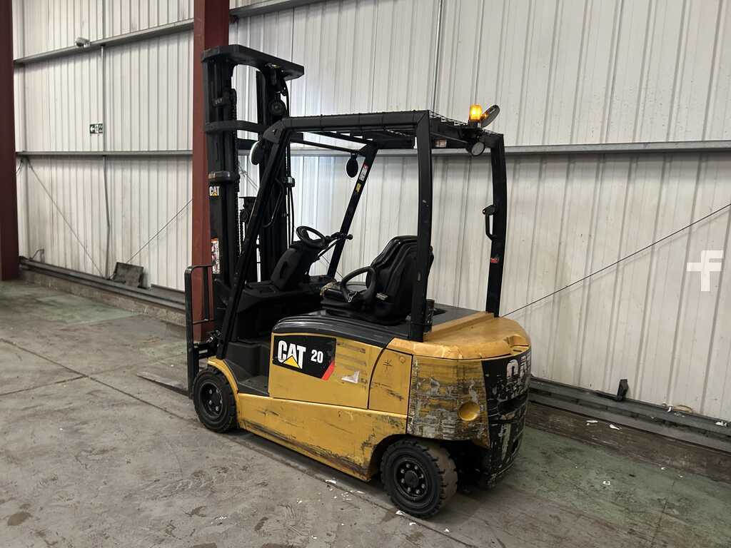 **(INCLUDES CHARGER)** 2017 CAT EP20PN 4-WHEEL ELECTRIC FORKLIFT – 2,000KG CAPACITY
