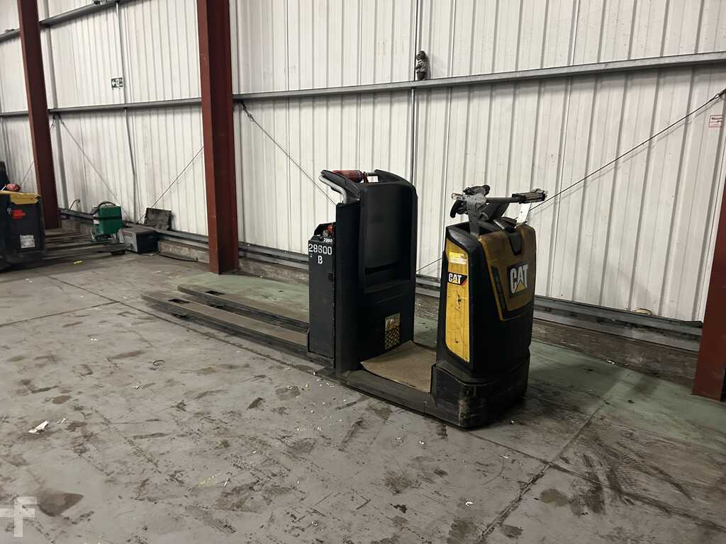 **(INCLUDES CHARGER)** 2017 CAT NO2ONE ELECTRIC PALLET TRUCK