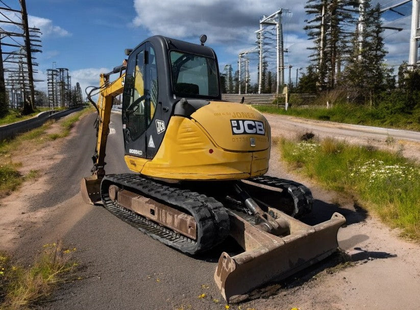 JCB 8085 ZTS MIDI EXCAVATOR - 2011 | 8T WITH QUICK HITCH & 3 BUCKETS