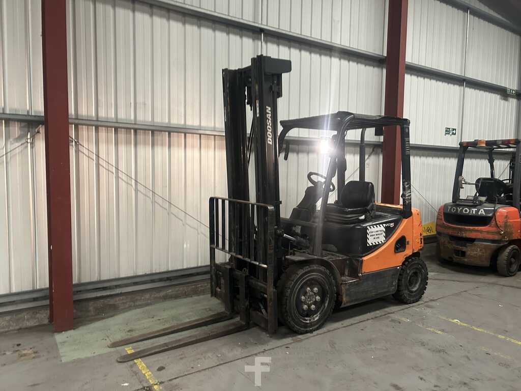 2012 DOOSAN D25S-5 DIESEL FORKLIFT