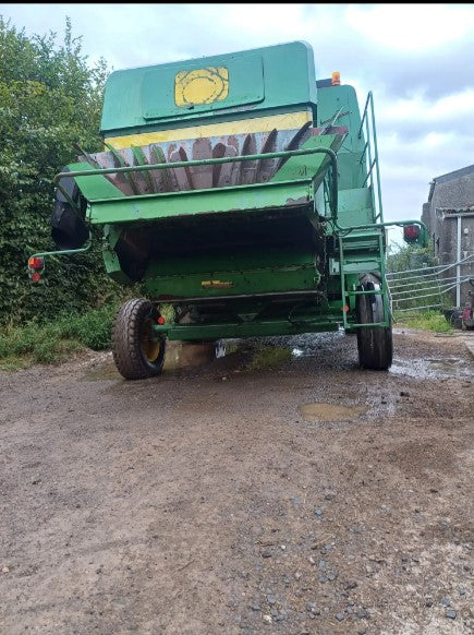 JOHN DEERE 1085 COMBINE HARVESTER