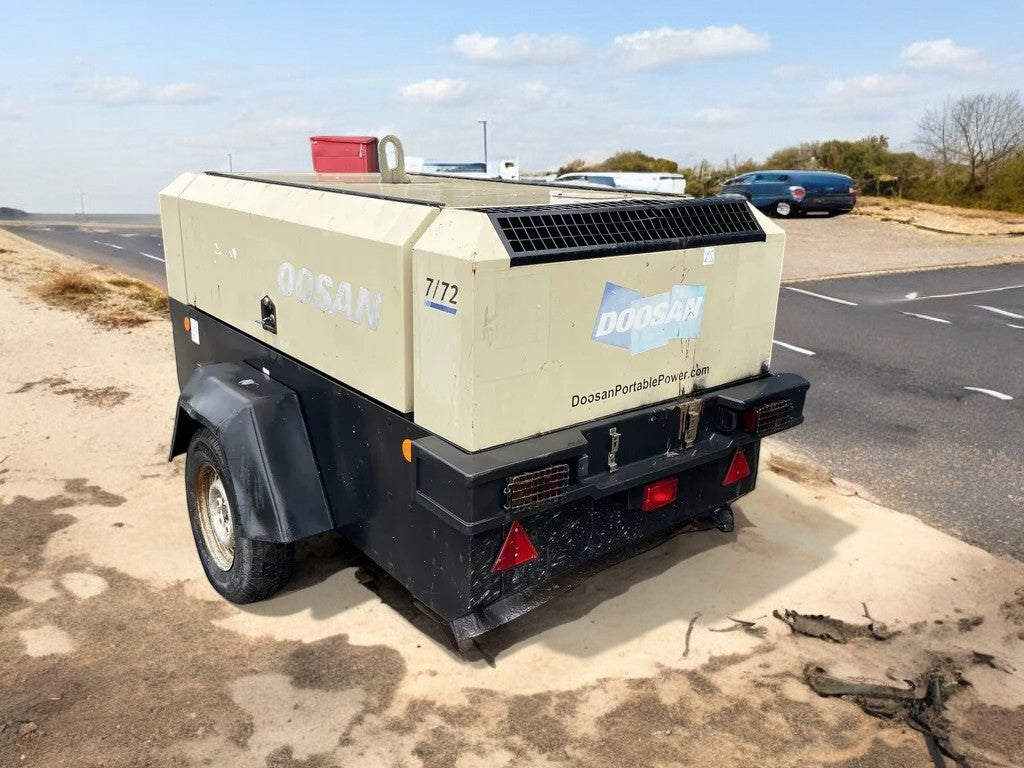 DOOSAN 7/72 ROAD TOWABLE COMPRESSOR – 2014