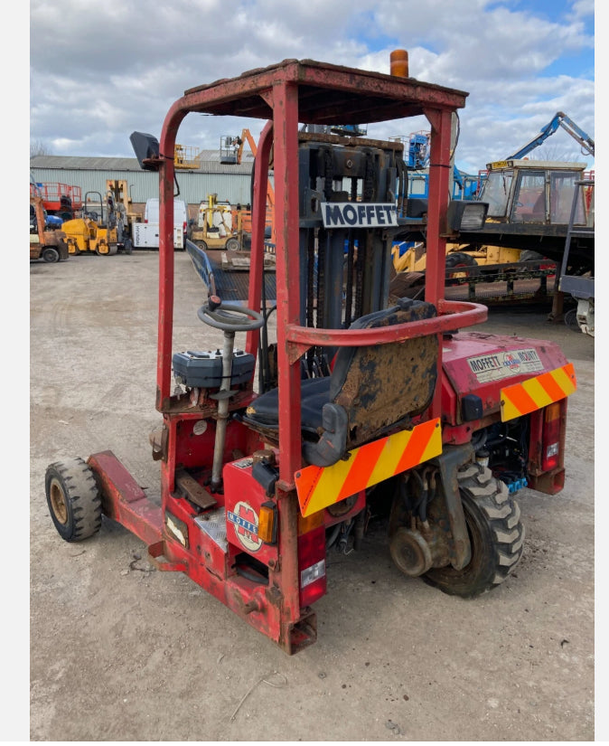 MOFFETT MOUNTY M1503 TRUCK-MOUNTED FORKLIFT – 1.5 TON