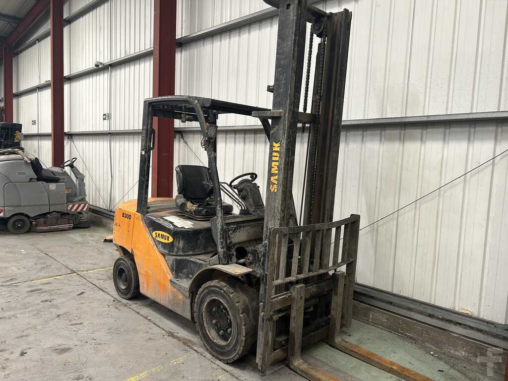 SAMUK B30D DIESEL FORKLIFT - 2012 MODEL