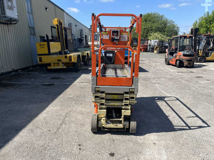 **(INCLUDES CHARGER)** 2011 JLG 1930 ES ELECTRIC SCISSOR LIFT