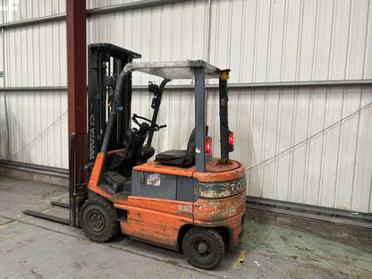 1995 TOYOTA FBMF16 ELECTRIC FORKLIFT **(INCLUDES CHARGER)**