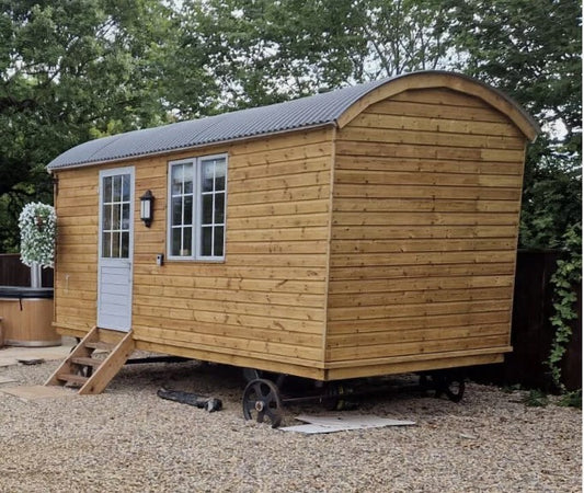 BRAND NEW SHEPHERDS HUT HOLIDAY HOME