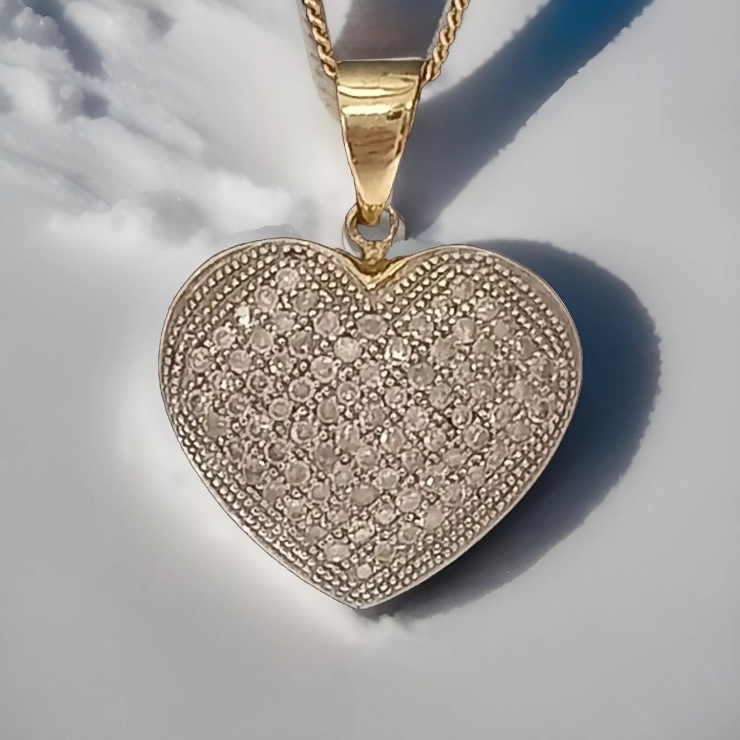 0.25CT DIAMOMD HEART SHAPE PENDANT 9CT YELLOW GOLD WITH GIFT BOX AND VALUATION CERTIFICATE £1250