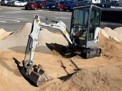 2017 BOBCAT E19 MINI EXCAVATOR WEIGHT: 1,885 KG