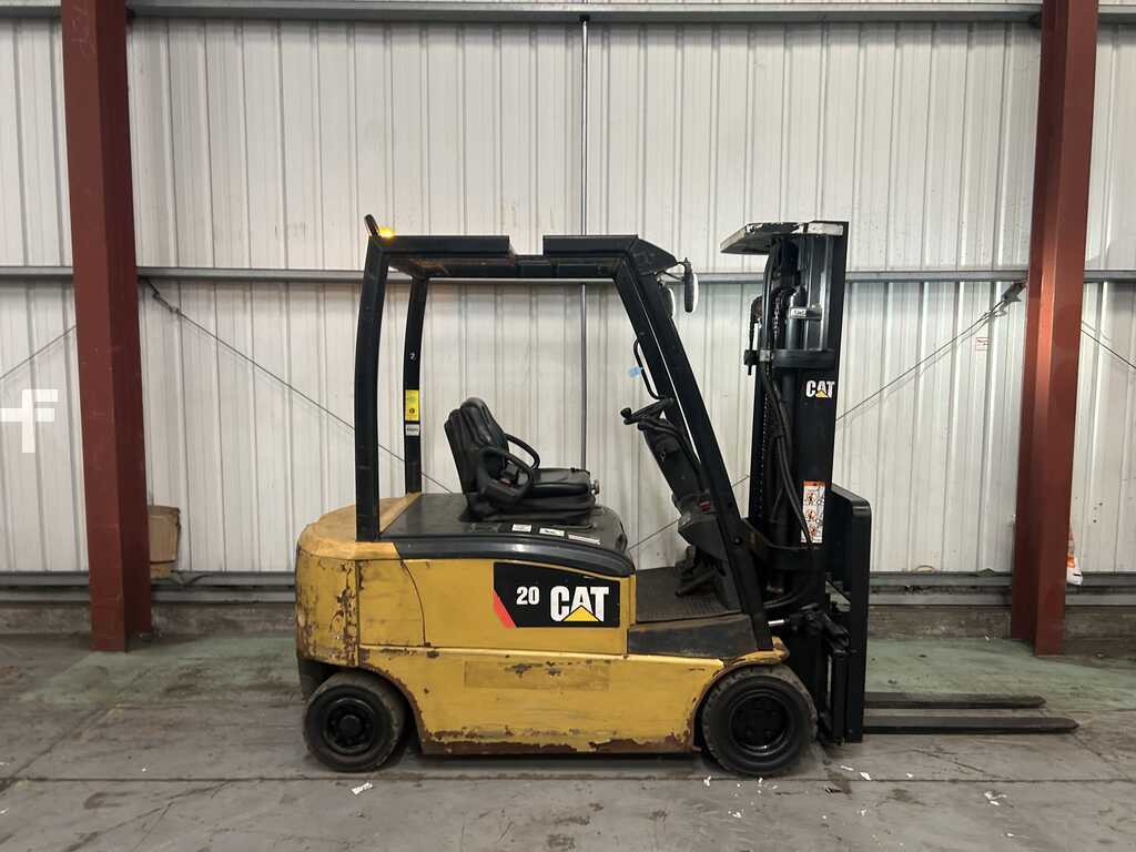 **(INCLUDES CHARGER)** 2014 CAT EP20PN ELECTRIC 4-WHEEL FORKLIFT – 2,000KG CAPACITY, 4,750MM LIFT