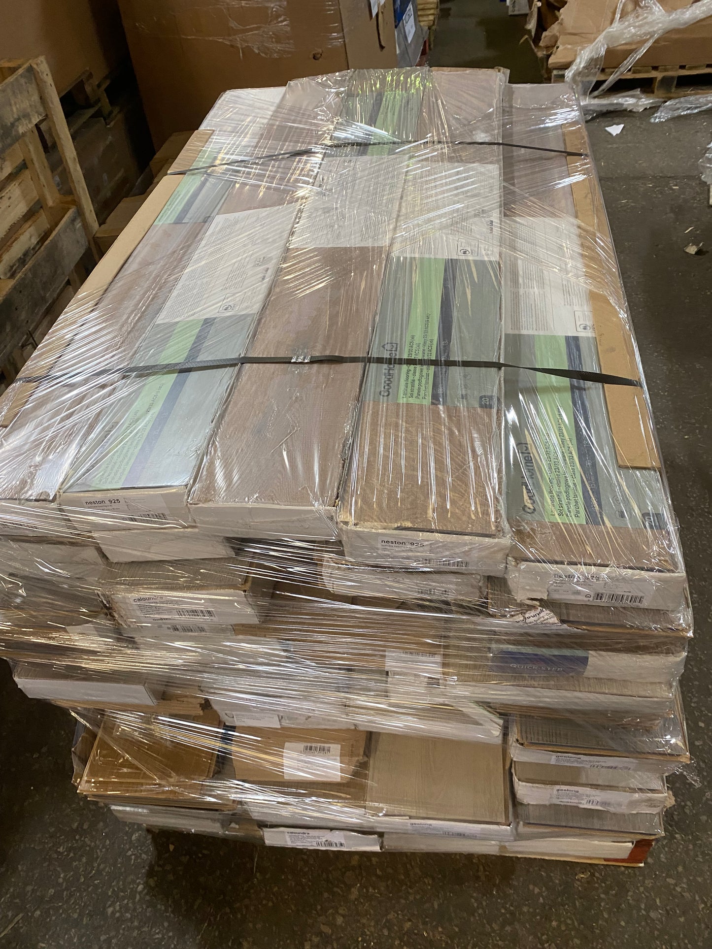 PALLET OF LAMINATE FLOORING & LVP NEW