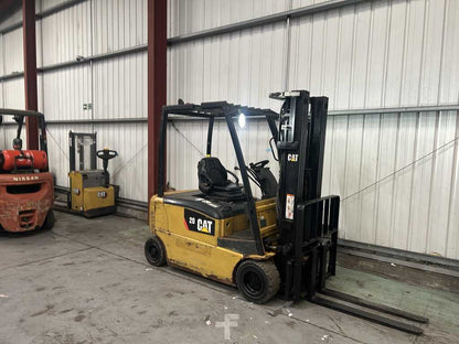 **(INCLUDES CHARGER)** 2014 CAT EP20PN ELECTRIC 4-WHEEL FORKLIFT – 2,000KG CAPACITY, 4,750MM LIFT