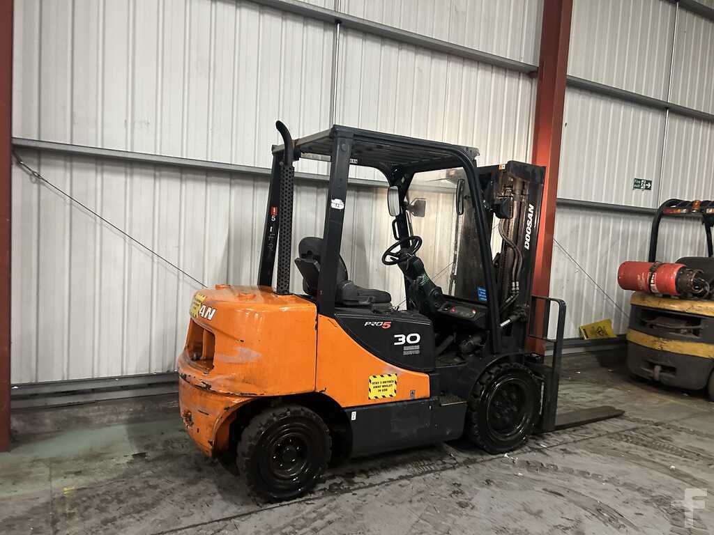 2013 DOOSAN D30S-5 DIESEL FORKLIFT – 3,000KG CAPACITY – TRIPLEX MAST