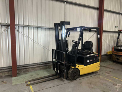 **(INCLUDES CHARGER)** DAEWOO B15T-5 ELECTRIC 3-WHEEL FORKLIFT (2007)