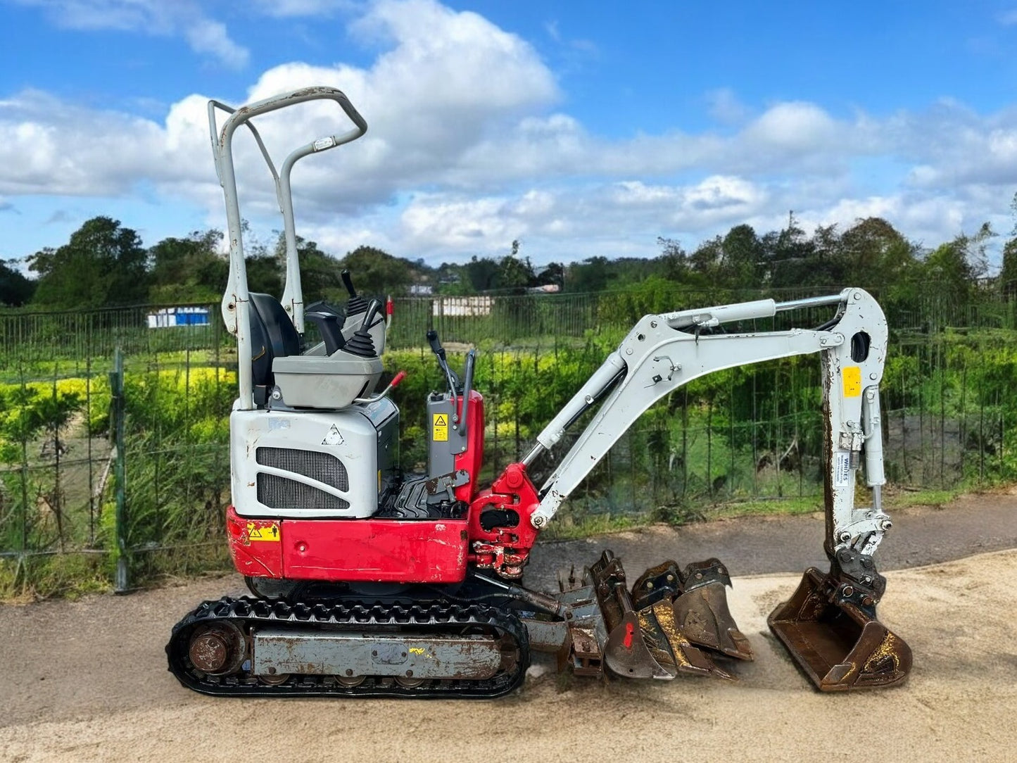 2020 TAKEUCHI TB210 1 TONNE EXCAVATOR