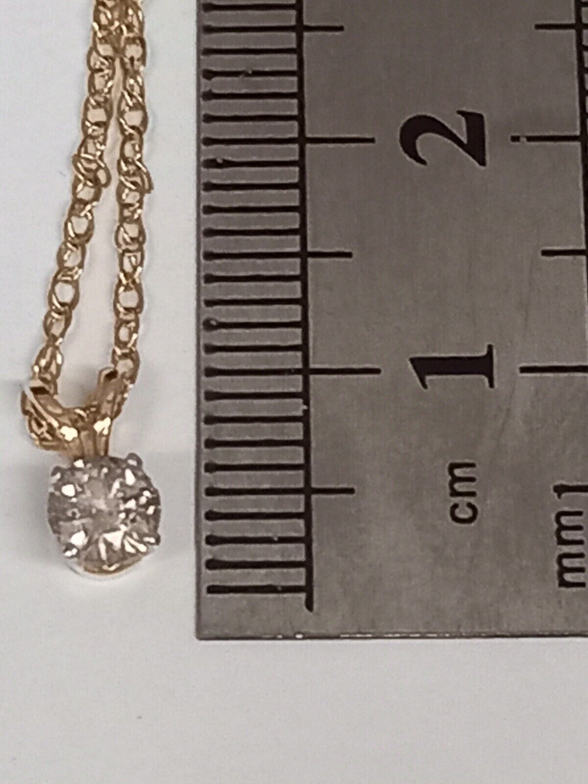 0.30CT DIAMOND PENDANT & CHAIN 9CT YELLOW GOLD WITH GIFT BOX AND VALUATION CERTIFICATE £1850