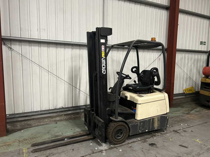 2006 CROWN SC3013 ELECTRIC FORKLIFT - 3 WHEELS **(INCLUDES CHARGER)**