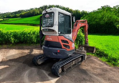 KUBOTA U25-3 MINI EXCAVATOR (2011) – 2.5T