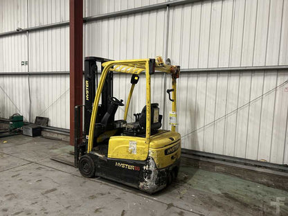 **(INCLUDES CHARGER)** 2013 HYSTER J1.6XMT ELECTRIC FORKLIFT