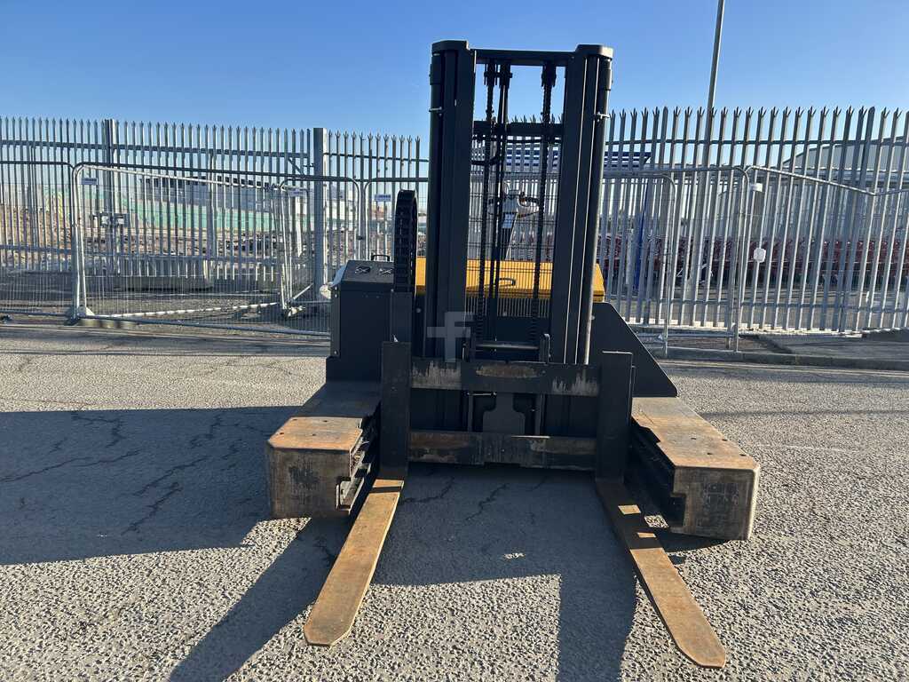 **(INCLUDES CHARGER)** ROBUR SBP XT HD 4VR 2520 FOUR-WAY TRUCK – 2018