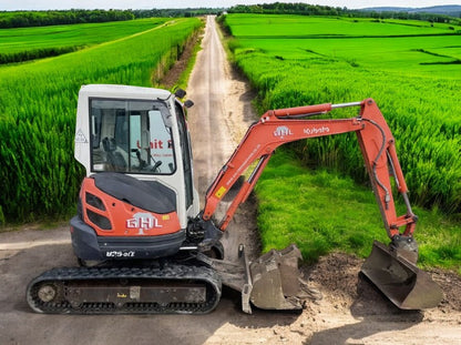 KUBOTA U25-3 MINI EXCAVATOR (2011) – 2.5T